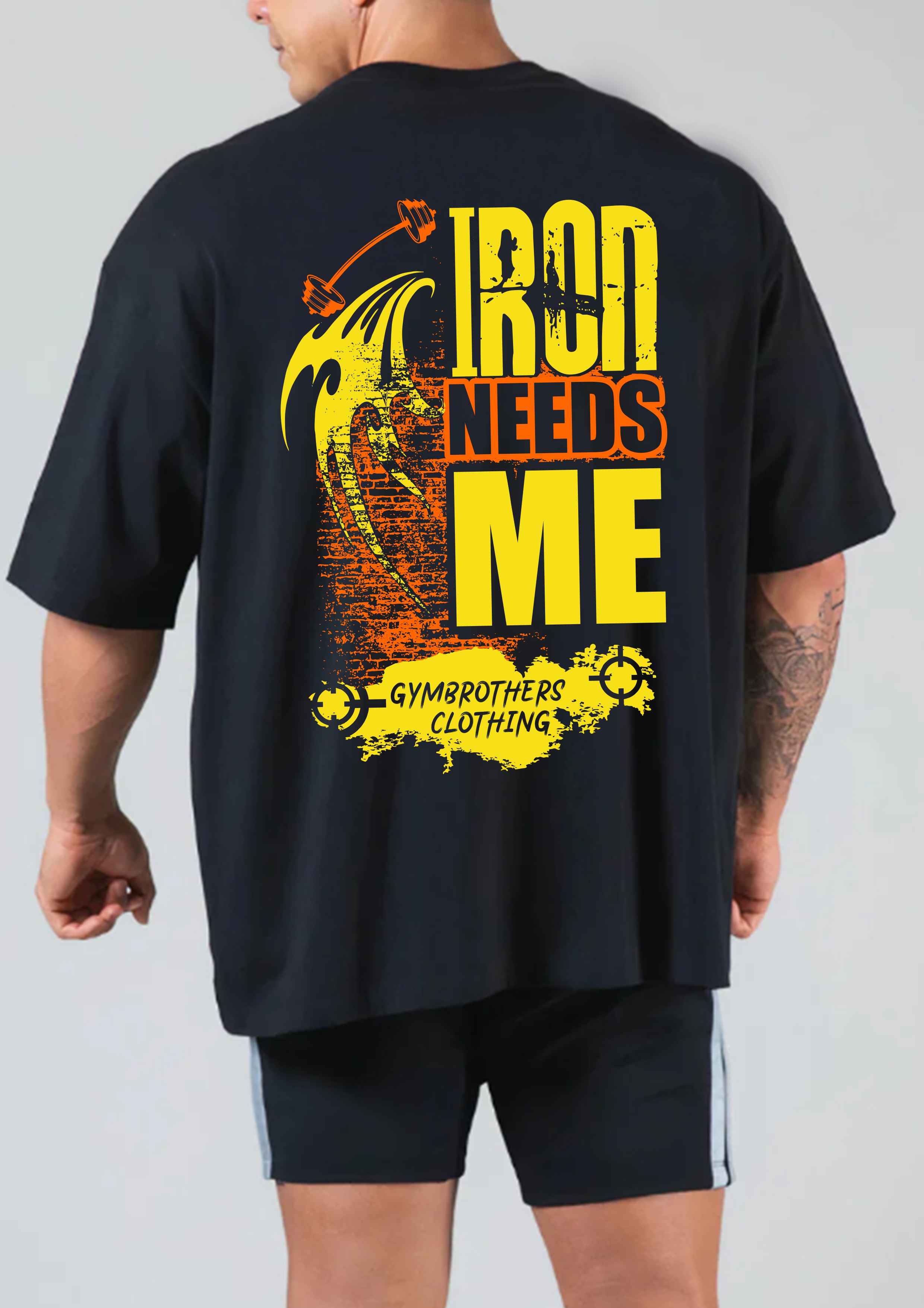 IRON NEEDS ME Oversize T-shirt