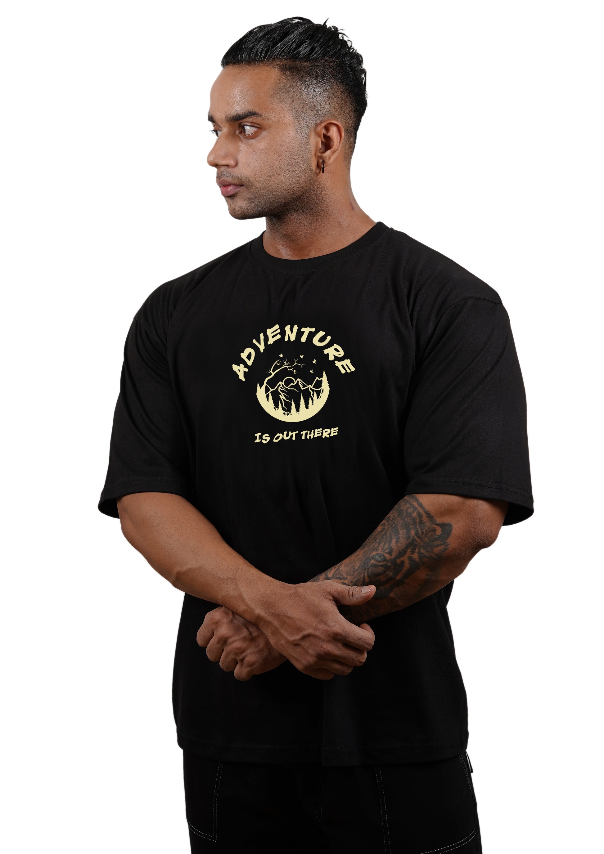 ADVENTURE IS OUT THERE Oversize T-shirt